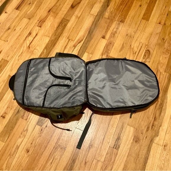 Travelers Choice Backpack. EUC - Picture 7 of 16